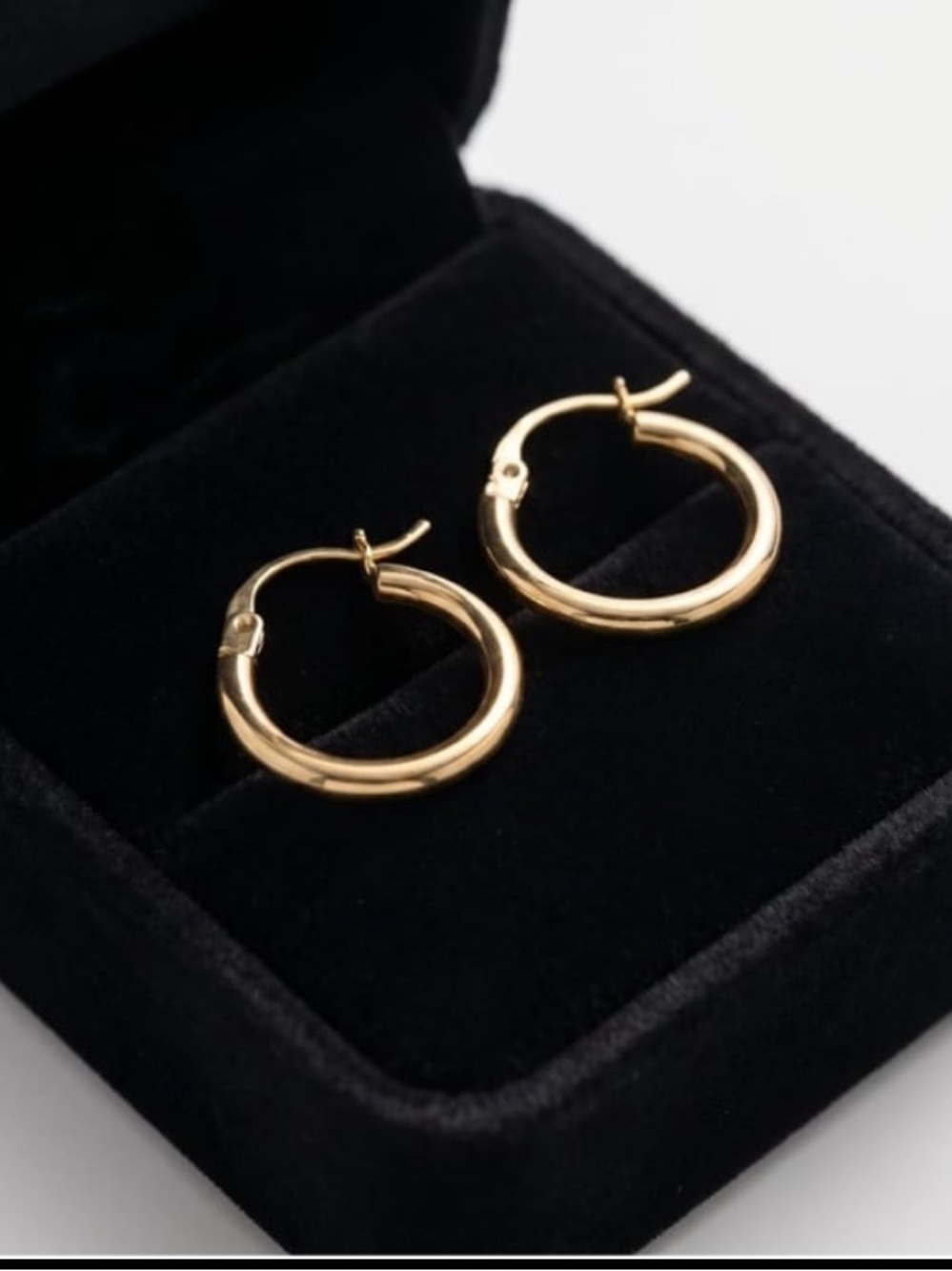 New! “WORFRIL” Women 14K Gold Classic Hoop Earrings, Click-Top Hoops. Size:25mm.